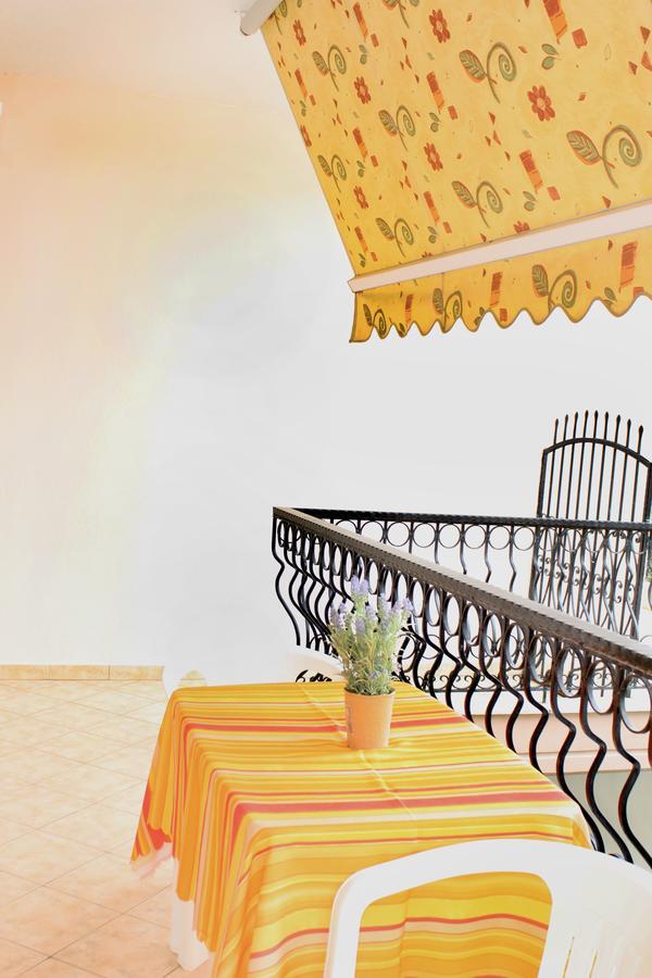 Souzana Rooms เนอาปลายา ภายนอก รูปภาพ